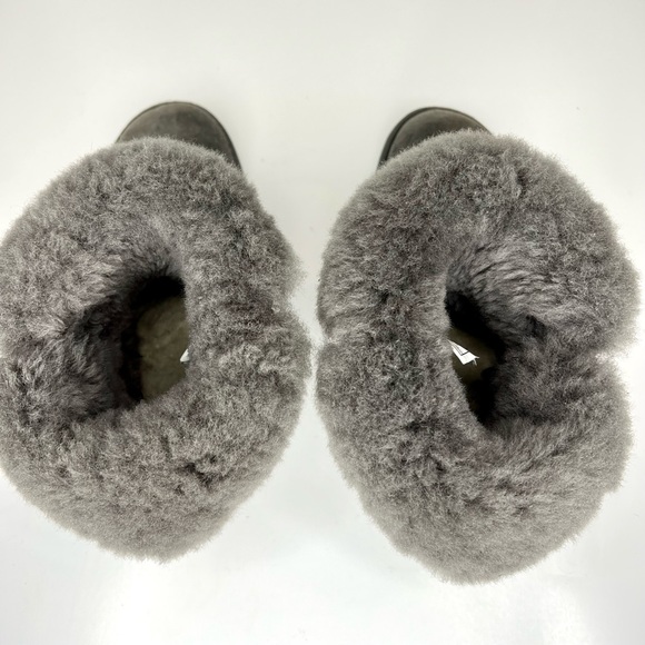 Mini Bailey Button II Genuine Shearling Boot
UGG 7 - Picture 3 of 13
